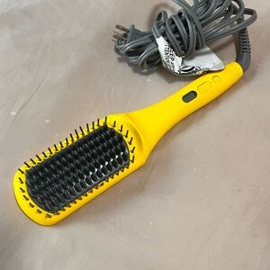 Drybar The Brush Crush Heated Straightening Brush